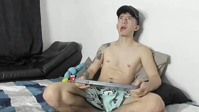 Snapshot of troy_rouge chatting on 03-05-26, 11:28 troy rouge online show from 03-05-26, 11:28