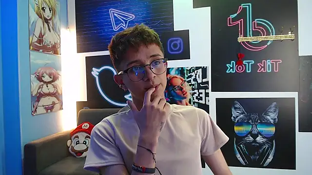 EthanCross  online show from 03-07-25, 01:29