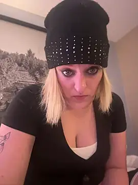 Snapshot of KITTYBOOBOOFUXX chatting on 04-12-26, 05:12 KITTYBOOBOOFUXX online show from 04-12-26, 05:12