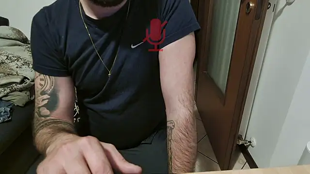 Snapshot of maialinofriuli chatting on 10-10-25, 01:04 maialinofriuli online show from 10-10-25, 01:04