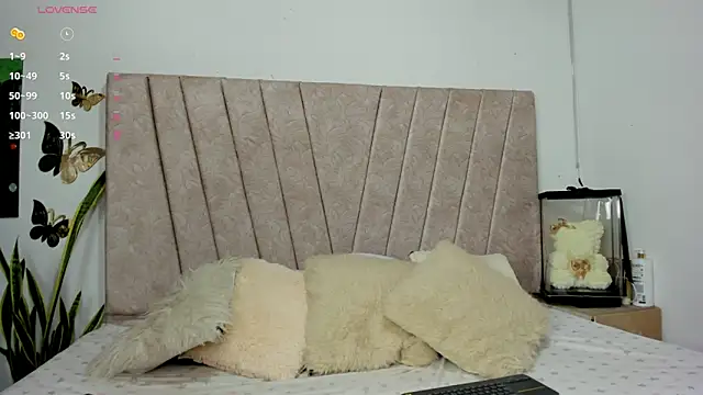 Snapshot of sweety_honeey chatting on 03-10-26, 04:12 sweety honeey online show from 03-10-26, 04:12