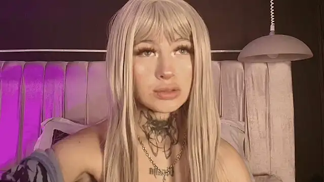 Snapshot of Zhally_Dee chatting on 11-03-25, 06:31 Zhally Dee online show from 11-03-25, 06:31