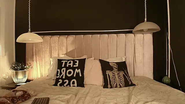 Snapshot of Zhally_Dee chatting on 11-10-25, 07:46 Zhally Dee online show from 11-10-25, 07:46