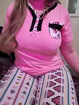 Snapshot of queen_belisima1 chatting on 04-21-26, 11:18 queen belisima1 online show from 04-21-26, 11:18