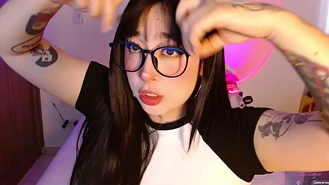 Oliviargf online show from 03-27-26, 01:11