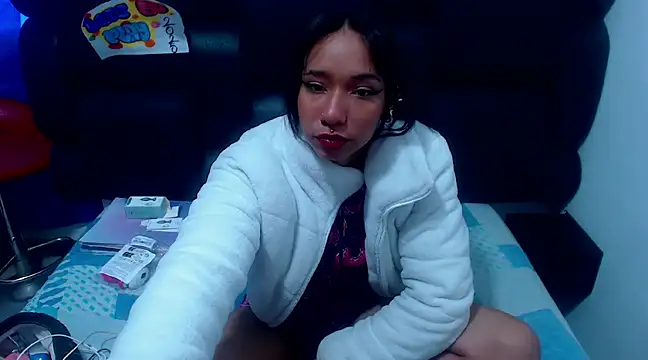 Snapshot of XxxReinaSexyBodyxxX777 chatting on 03-11-25, 01:01 XxxReinaSexyBodyxxX777 online show from 03-11-25, 01:01