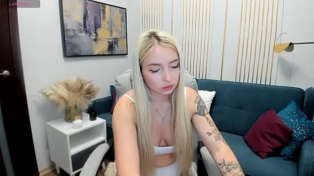 Snapshot of OhMyEmma chatting on 03-17-25, 01:03 OhMyEmma online show from 03-17-25, 01:03