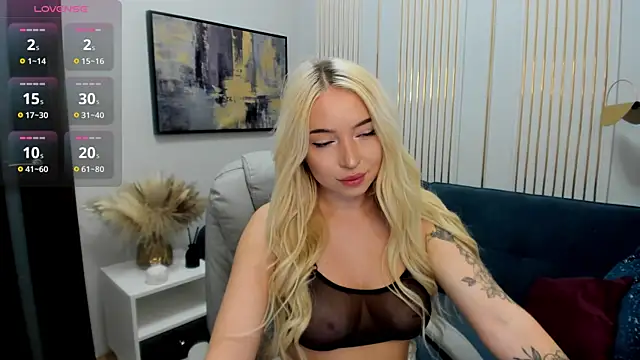 Snapshot of OhMyEmma chatting on 03-22-25, 01:11 OhMyEmma online show from 03-22-25, 01:11