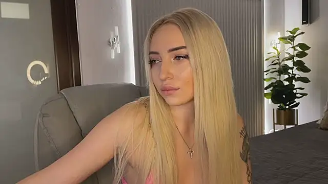 Snapshot of OhMyEmma chatting on 11-30-25, 01:20 OhMyEmma online show from 11-30-25, 01:20