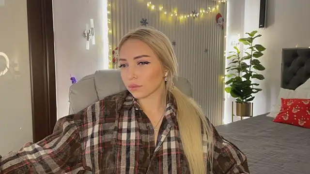 OhMyEmma online show from 12-22-25, 01:24