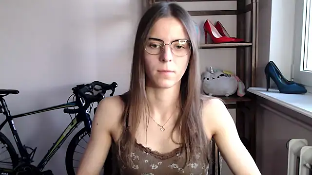 Snapshot of love_megi chatting on 12-15-25, 02:32 love megi online show from 12-15-25, 02:32