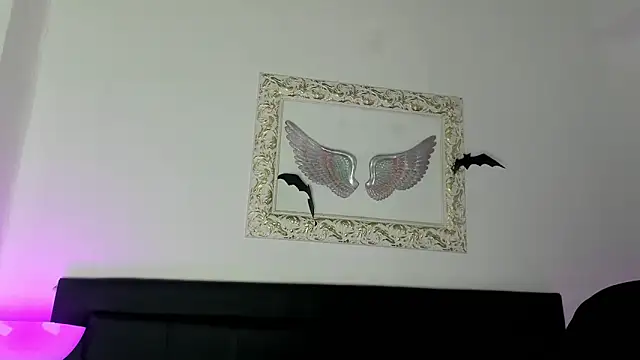 Lola Blondie online show from 10-28-25, 12:19