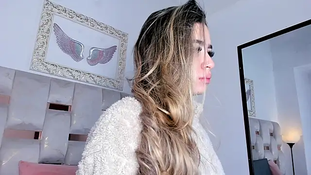 Lola Blondie online show from 11-24-25, 12:27