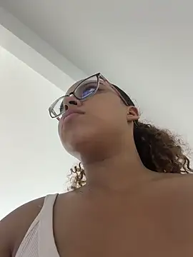 Snapshot of AlesiaCooper chatting on 05-22-26, 02:19 AlesiaCooper online show from 05-22-26, 02:19