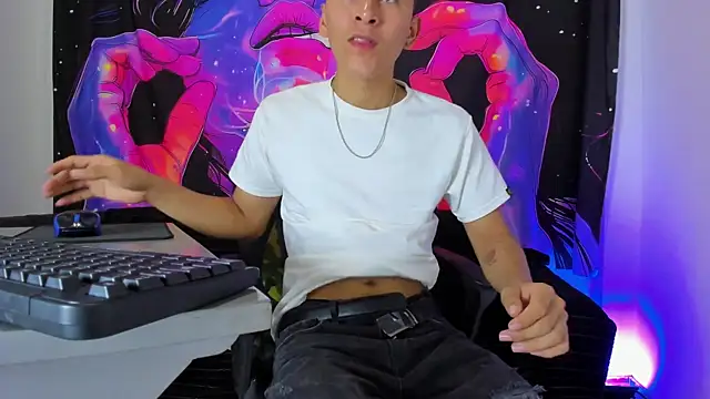 Snapshot of MAXXY_CUTE chatting on 03-21-25, 05:12 MAXXY CUTE online show from 03-21-25, 05:12