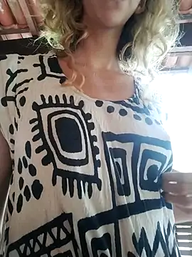 Snapshot of Shankiti chatting on 03-17-25, 12:25 Shankiti online show from 03-17-25, 12:25