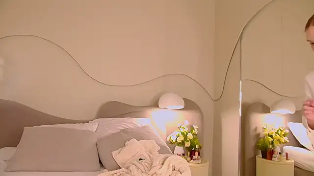 Snapshot of MiraBliss chatting on 10-05-25, 10:07 MiraBliss online show from 10-05-25, 10:07