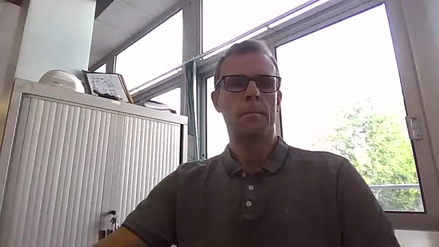 Snapshot of Simon_76 chatting on 09-19-25, 04:29 Simon 76 online show from 09-19-25, 04:29