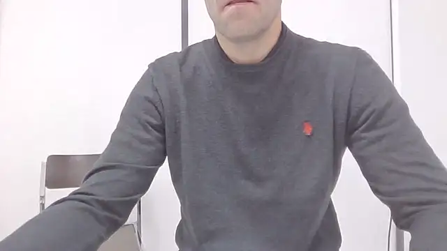 Snapshot of Simon_76 chatting on 09-30-25, 01:05 Simon 76 online show from 09-30-25, 01:05