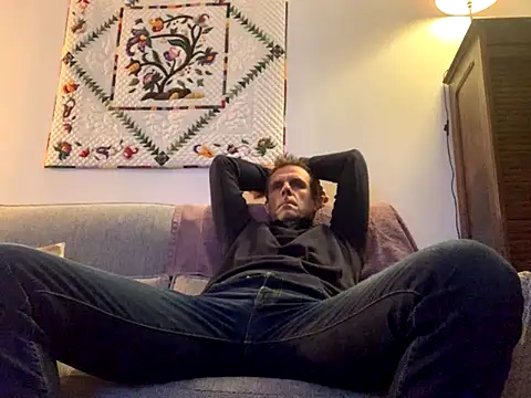 Snapshot of Simon_76 chatting on 10-19-25, 07:58 Simon 76 online show from 10-19-25, 07:58