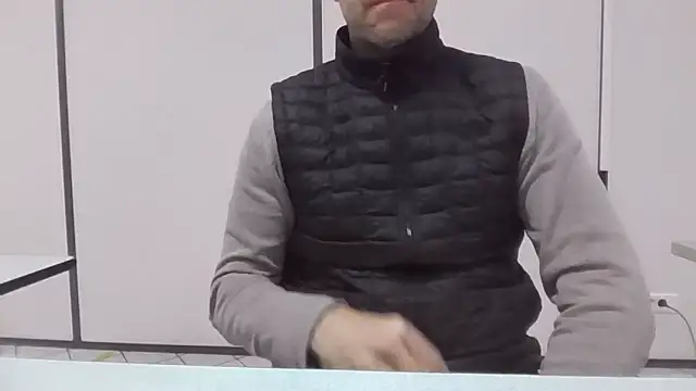 Snapshot of Simon_76 chatting on 10-24-25, 10:22 Simon 76 online show from 10-24-25, 10:22