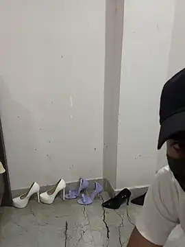 Snapshot of Hotswetie chatting on 03-10-25, 03:20 Hotswetie online show from 03-10-25, 03:20