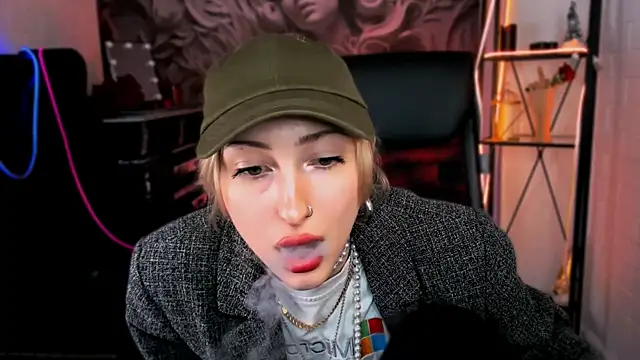 Snapshot of KitanaKimura chatting on 03-08-25, 03:56 KitanaKimura online show from 03-08-25, 03:56