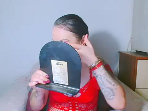 Snapshot of Aliceessencex chatting on 01-26-25, 02:14 Aliceessencex online show from 01-26-25, 02:14