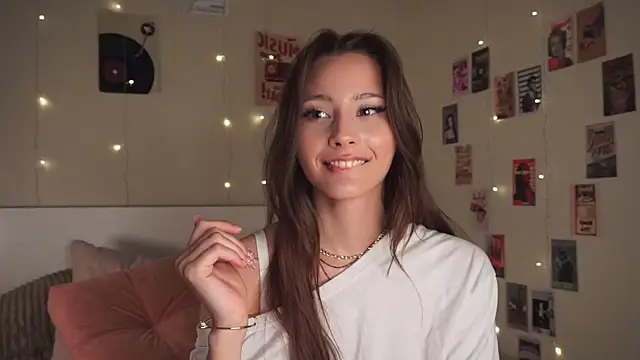 Snapshot of EditaBails chatting on 09-30-25, 06:57 EditaBails online show from 09-30-25, 06:57