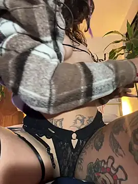 Lia Valmont online show from 04-14-26, 02:28