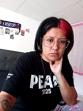 Snapshot of DaniPoison chatting on 02-10-26, 02:43 DaniPoison online show from 02-10-26, 02:43