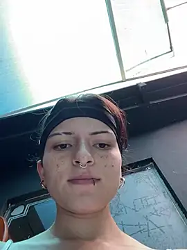 Snapshot of val_zx chatting on 03-18-25, 05:53 val zx online show from 03-18-25, 05:53