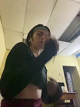 Snapshot of val_zx chatting on 03-22-25, 11:53 val zx online show from 03-22-25, 11:53