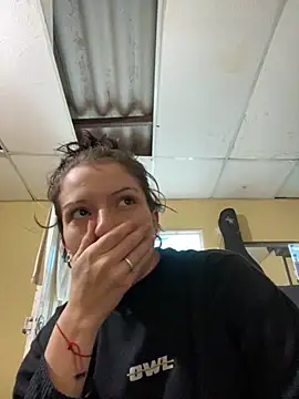 Snapshot of val_zx chatting on 09-09-25, 03:55 val zx online show from 09-09-25, 03:55