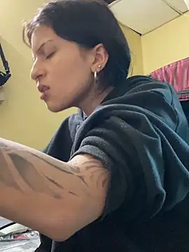 Snapshot of val_zx chatting on 09-18-25, 06:43 val zx online show from 09-18-25, 06:43