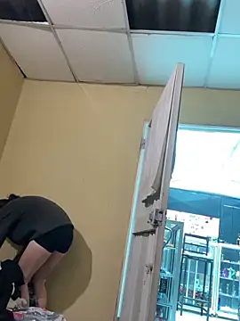 Snapshot of val_zx chatting on 09-20-25, 07:37 val zx online show from 09-20-25, 07:37