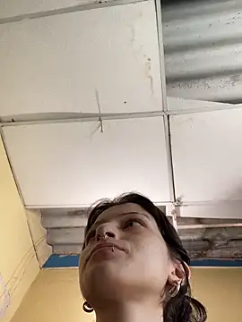 Snapshot of val_zx chatting on 09-21-25, 03:35 val zx online show from 09-21-25, 03:35