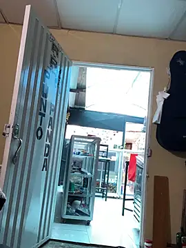 Snapshot of val_zx chatting on 09-24-25, 06:33 val zx online show from 09-24-25, 06:33