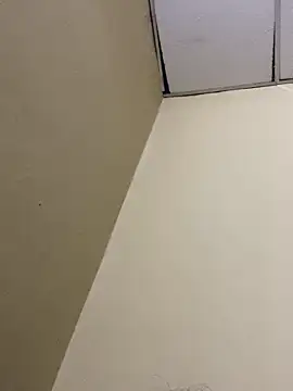 Snapshot of val_zx chatting on 10-17-25, 11:57 val zx online show from 10-17-25, 11:57