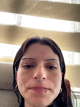 Snapshot of val_zx chatting on 10-30-25, 06:19 val zx online show from 10-30-25, 06:19