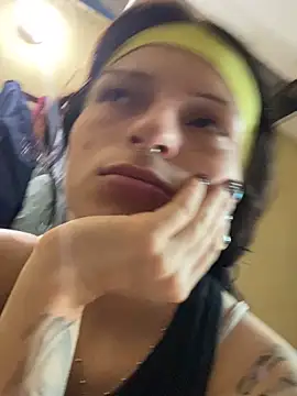 Snapshot of val_zx chatting on 11-11-25, 05:35 val zx online show from 11-11-25, 05:35