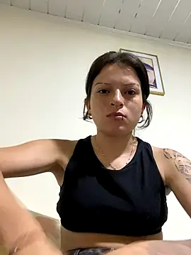 Snapshot of val_zx chatting on 12-14-25, 12:49 val zx online show from 12-14-25, 12:49