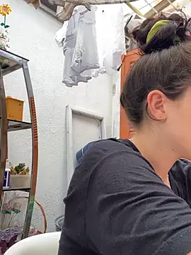 Snapshot of val_zx chatting on 01-06-26, 02:43 val zx online show from 01-06-26, 02:43