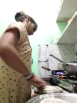 Hotty-Nidhi online show from 09-14-25, 04:17