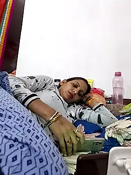 Hotty-Nidhi online show from 12-20-25, 04:14