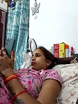 Snapshot of Hotty-Nidhi chatting on 06-04-26, 05:52 Hotty-Nidhi online show from 06-04-26, 05:52