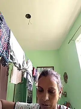 Snapshot of Hotty-Nidhi chatting on 06-06-26, 04:06 Hotty-Nidhi online show from 06-06-26, 04:06