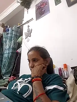 Snapshot of Hotty-Nidhi chatting on 06-15-26, 01:46 Hotty-Nidhi online show from 06-15-26, 01:46