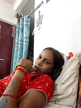 Snapshot of Hotty-Nidhi chatting on 06-18-26, 10:41 Hotty-Nidhi online show from 06-18-26, 10:41