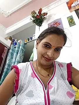 Snapshot of Hotty-Nidhi chatting on 07-02-26, 03:51 Hotty-Nidhi online show from 07-02-26, 03:51